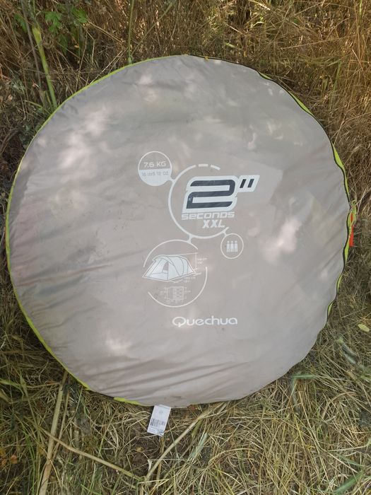 Палатка Quechua.