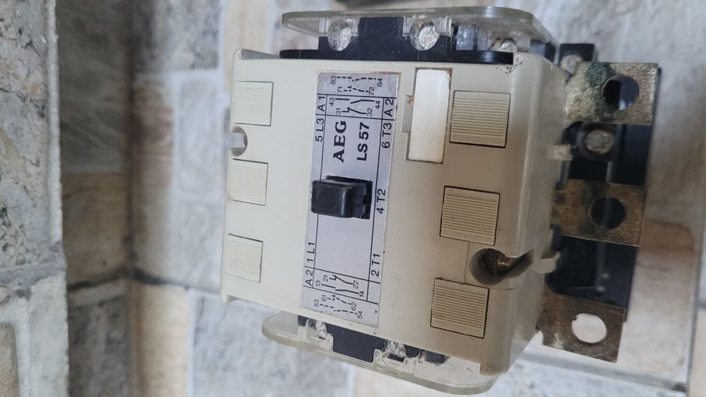 Contactor AEG LS 57 E- 100A 50CP Bobină 3P 400-460VAC