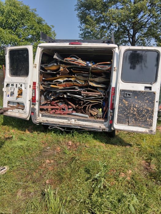 Изхвърляне на строителни отпадъци чистене на дворове !