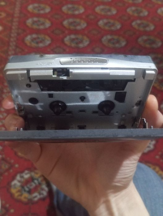 Продаётся кассетный плееэ aiwa jx799