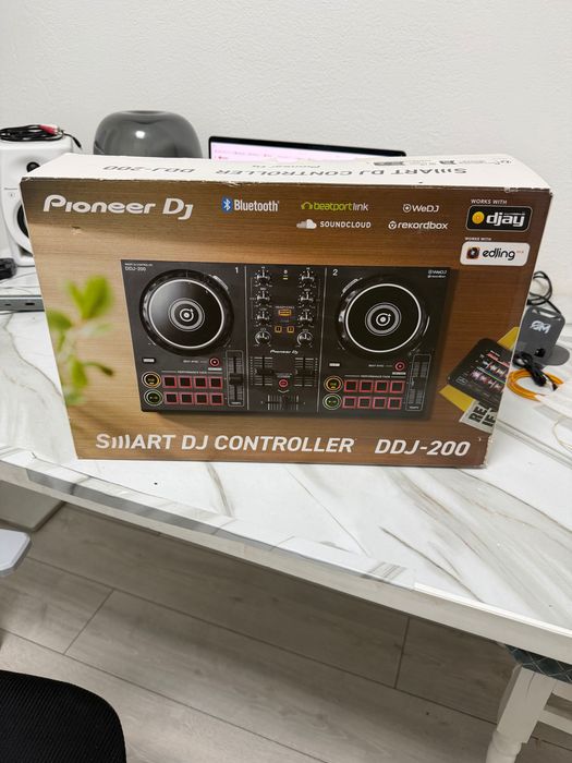 Pioneer DDJ-200 контроллер