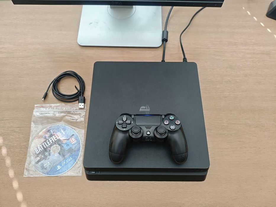 Playstation 4 Slim, със джойстик, кабели и игра, PS4 Slim конзола