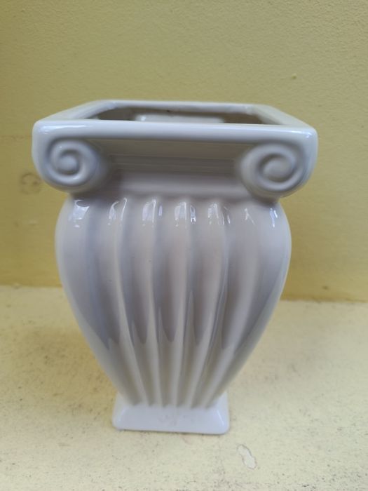 Порцеланова ваза