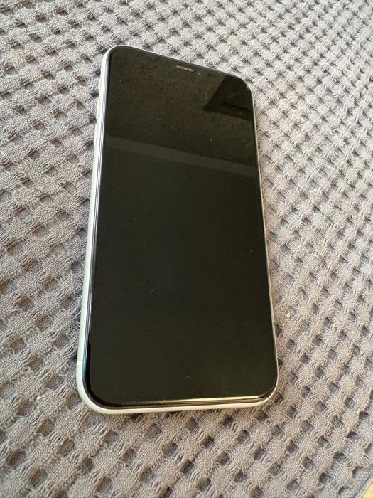 Продам телефон XR