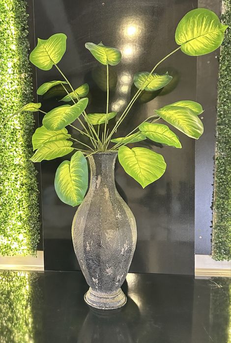 Искусственные  пальмы и диффенбахия