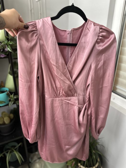 Розова сатенена рокля / размер С