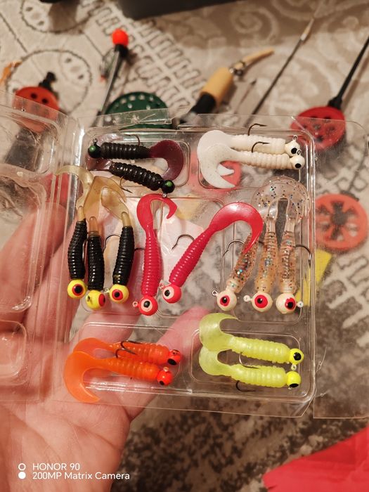 Продам рыбаловные снасти зимней