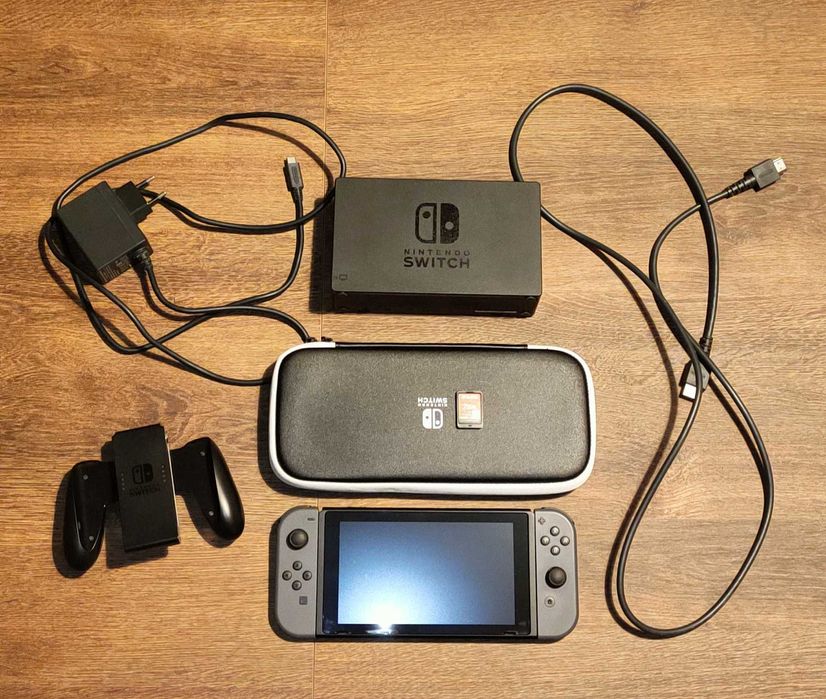 Nintendo Switch 1 + Zelda Breath of the wild + Чисто нов Калъф