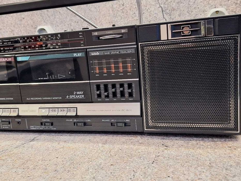 Стерео радиокасетофон JVC PC-W 35, всичко работи, външен вид като нов.