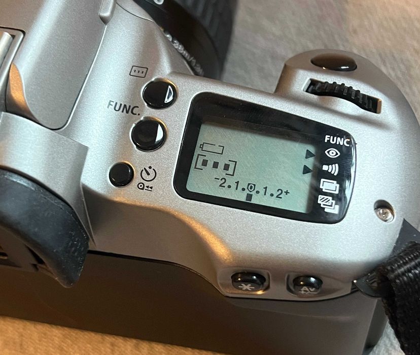 Aparat foto Canon EOS 3000 body film montura EF functional