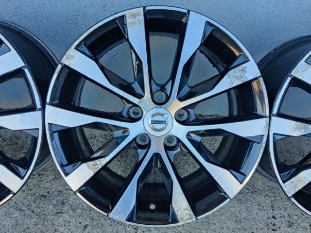 Jante 10 spite 17" Volvo V40 S60 V60 CC S80 V70 C30 C70 S90 XC40 XC60 XC70 31650337
