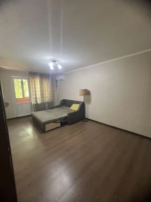 Ламинат 18 квм с плинтусам