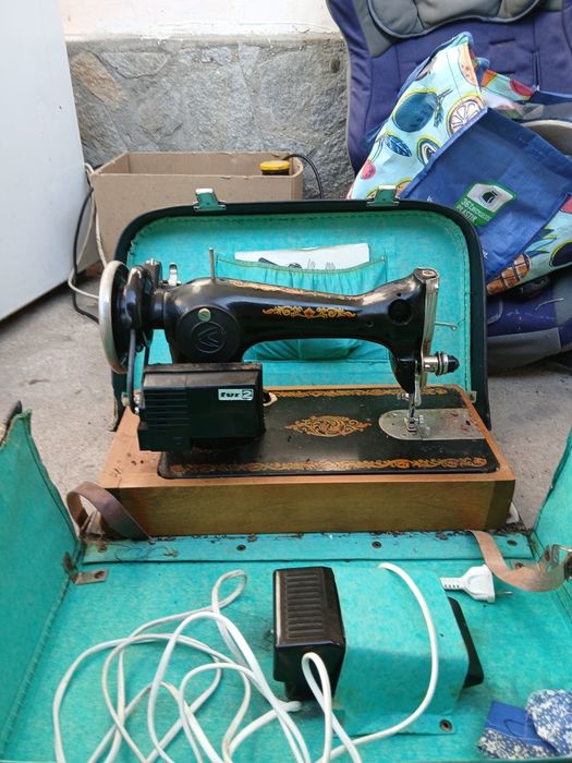 Продавам стара шевна машина крачка