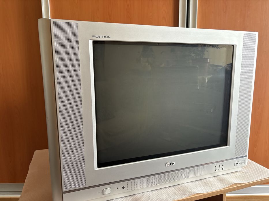 Телевизор LG, диагональ 51 см.
