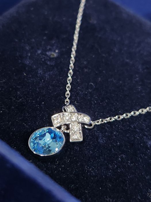 Оригинално колие Swarovski с небесносин кристал – Ново, в кутия