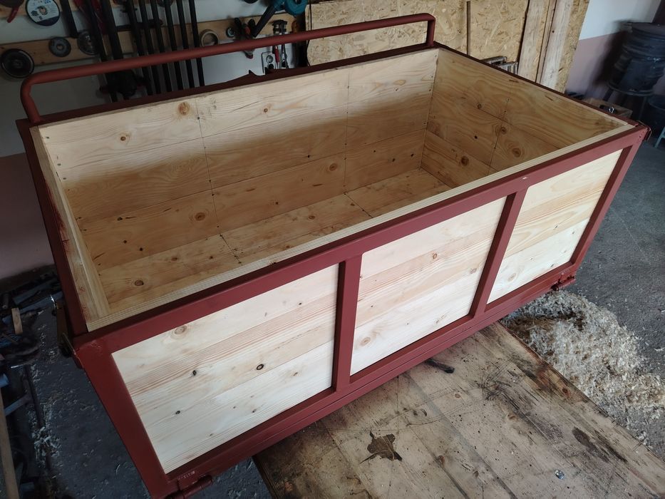 Ladă în tiranț...