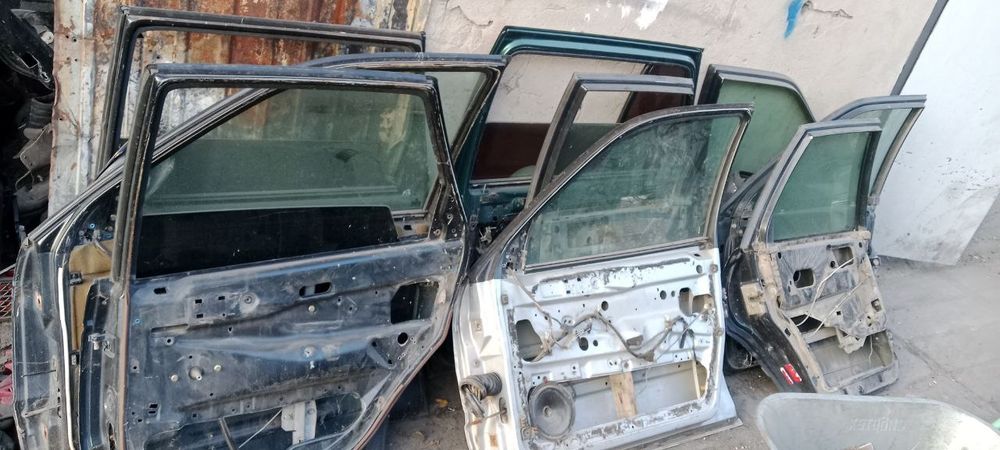 В продаже двери на пассат гольф Вента ауди