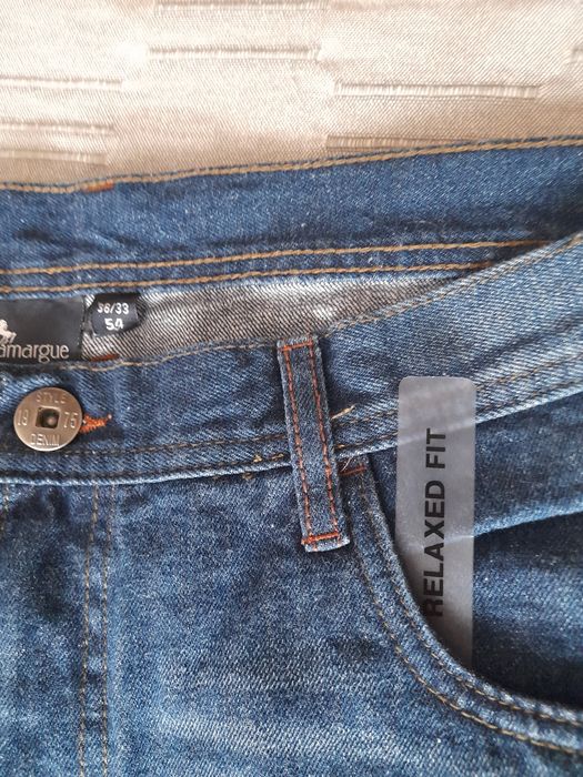 Нови мъжки дънки ,размер 38 и един  броя къси.