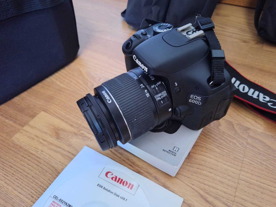 Vand: Aparat Canon EOS 600D kit 18-55 IS (II)+ Geanta foto Somita Navi 21 + Trepied Fancier WT3710 + husa + 2 Stative lumini cu umbrele + Cub pliabil
