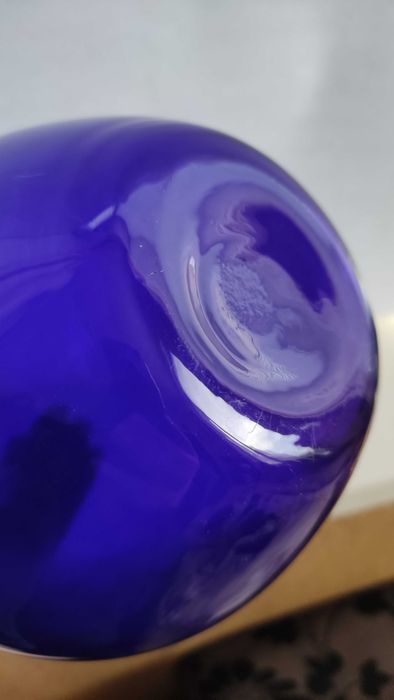 Голяма ваза от ръчно издухано стъкло