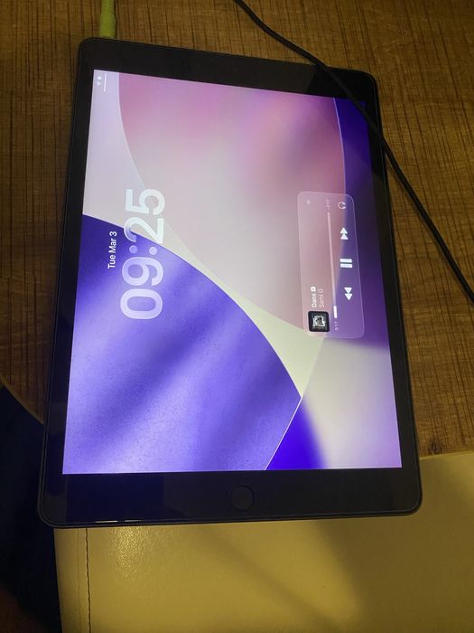 Ipad generatia 2021 64 gb !