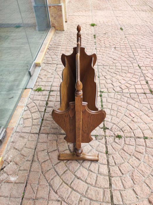 Елегантна стойка за вестници, книги и списания. Естествено дърво.