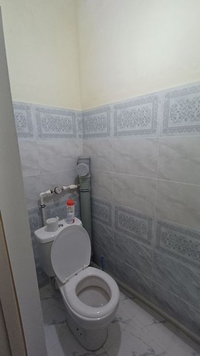 Raysentirda Doʻmboq Juja yonda Yangi Navastroykada Kv bor