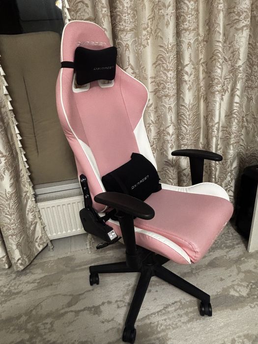 Игровое кресло DXRacer розово-белое
