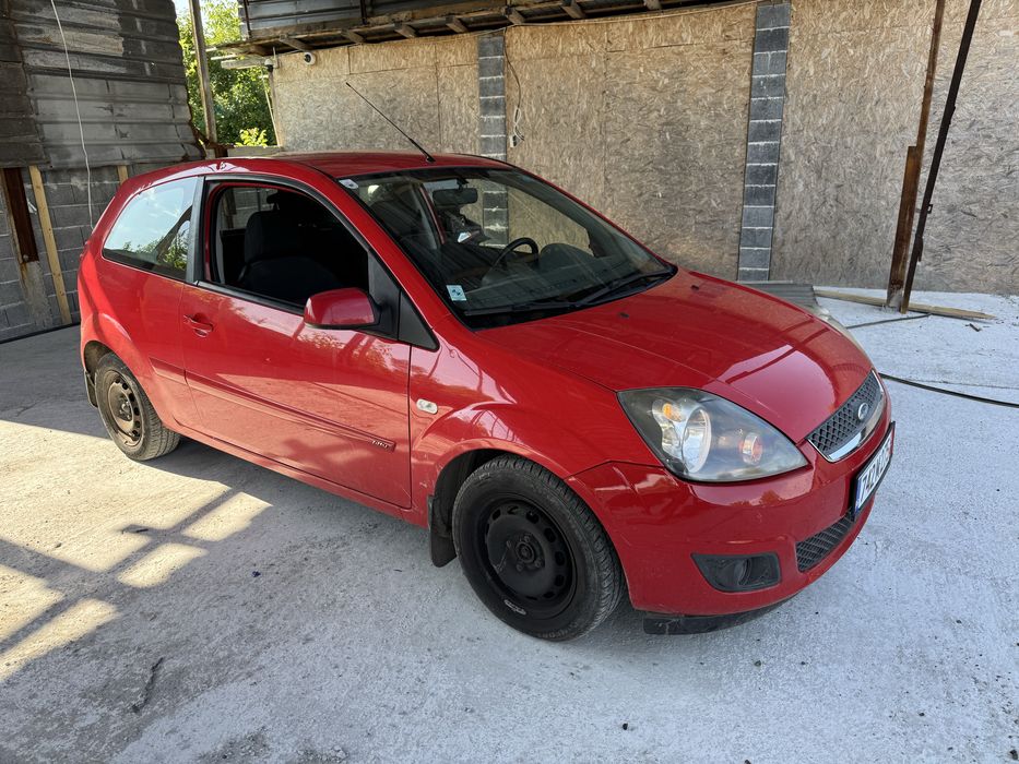 Форд фиеста 1.3 бензин 2008 Г само на части