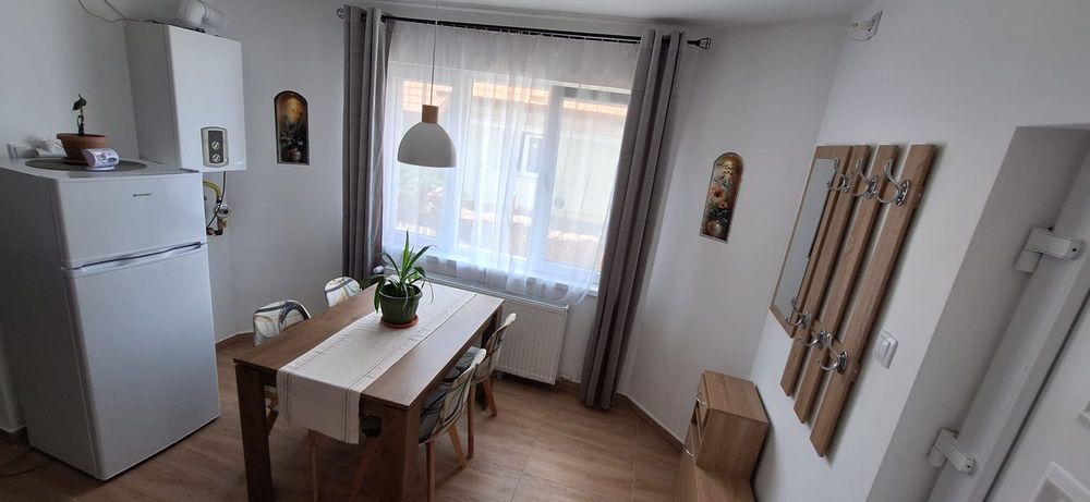 Chirie Casă Curte Privată