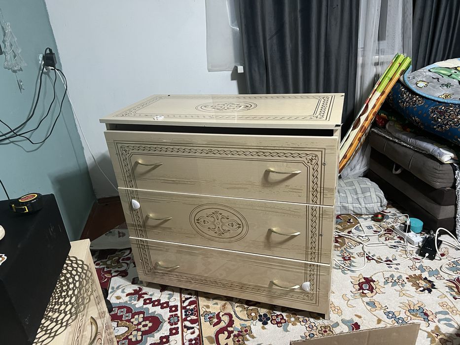 Шкаф шифоньер и комод