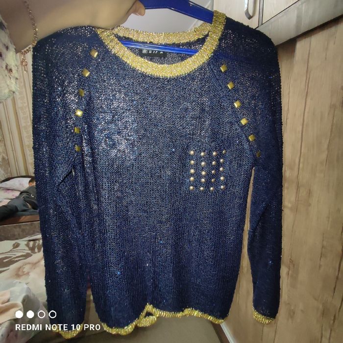 Продам женский свитерок, кофточку