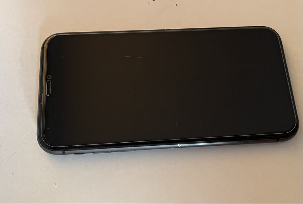 iPhone 11    128гб