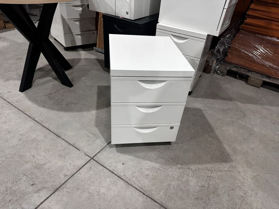 Метални офис контейнери с 3 чекмеджета – на колелца | 8 бр.