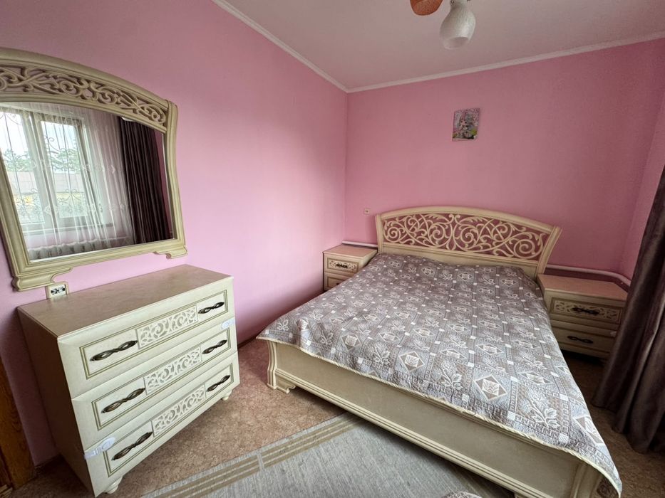 Продам спальный гарнитур
