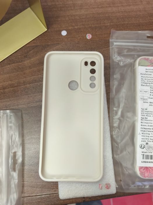 Vând 2x huse telefonul Xiaomi redmi  note 8, model 2021.  Ambele house sunt noi. Nu se potrivesc la note  8 pro și de aceea la vând.