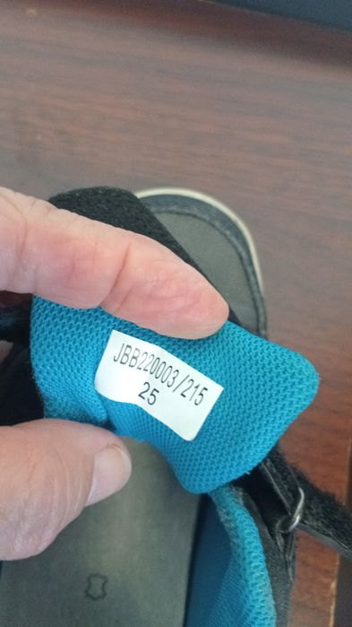 Продам детскую обувь