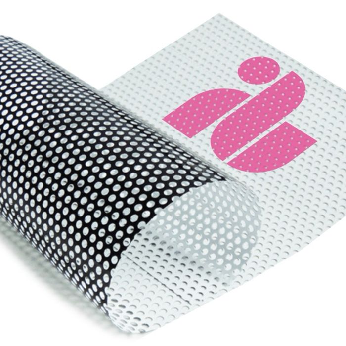 Широкоформатная печать на перфорированной пленке