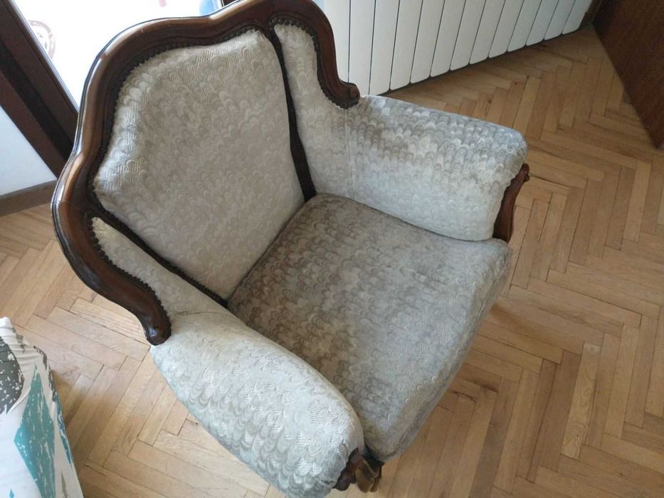 Старинно кресло с дърворезба с нова намалена цена 350 лв