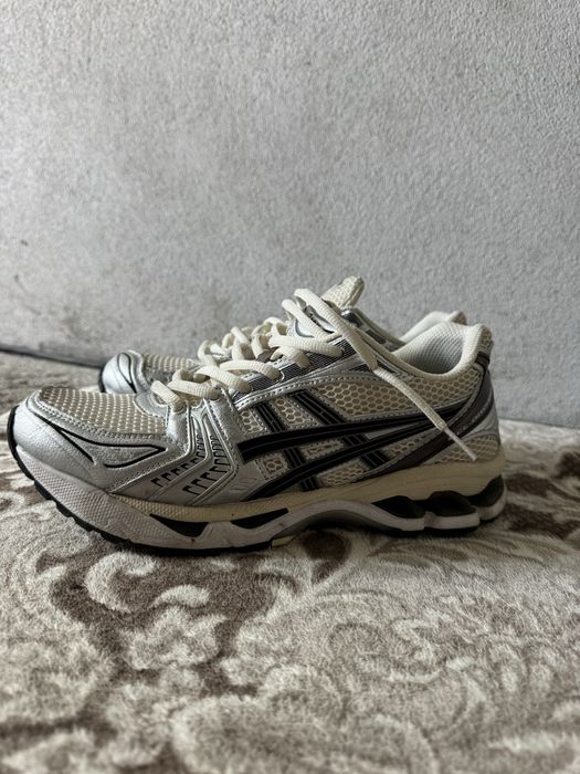Чисто нови Asics Kayano 14