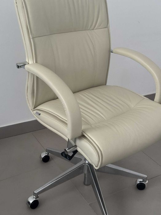 Scaun ergonomic mangerial din piele birou Helios Mobexpert