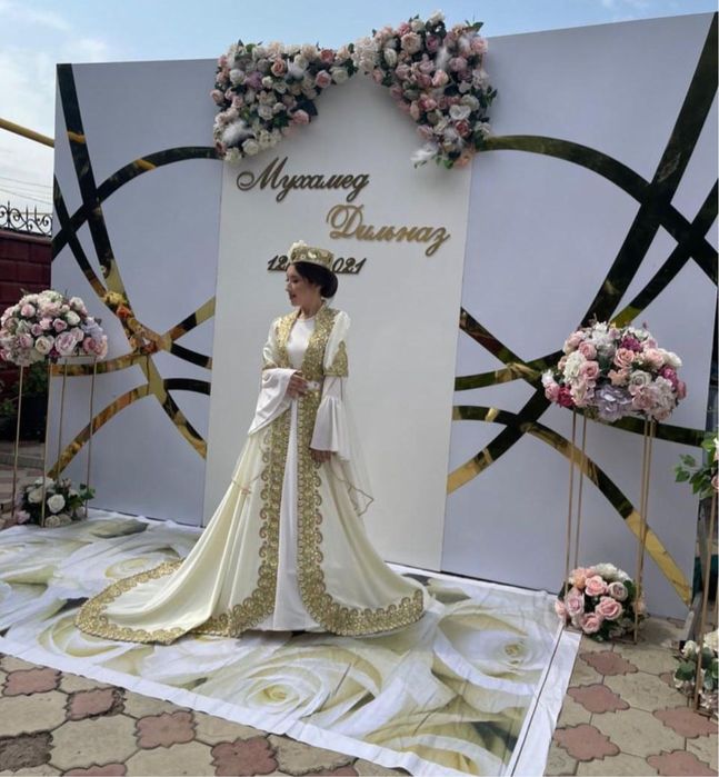 Продам платья для ника и чон той