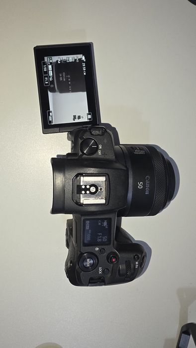 Canon mirrorless eos r