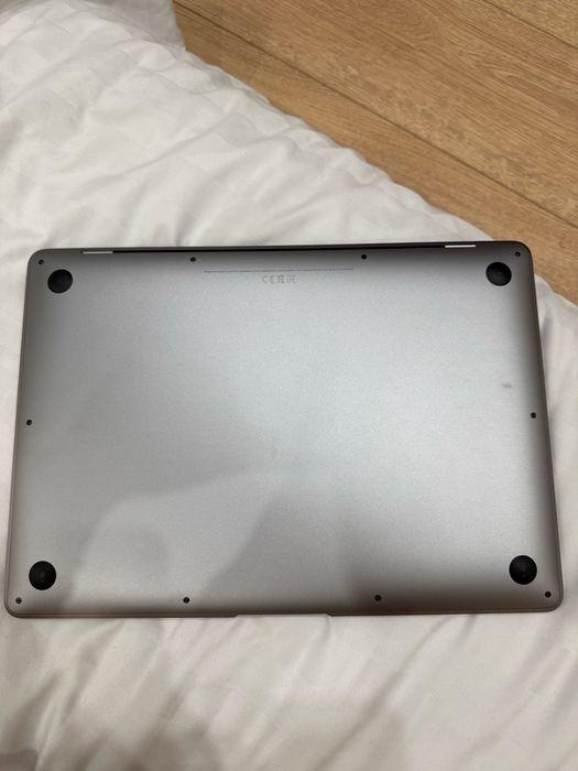 Продам MacBook Air (Retina, 13-inch, 2020)