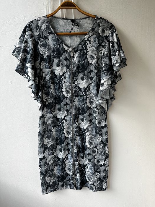 Дамски рокли - различни модели; нови с етикет