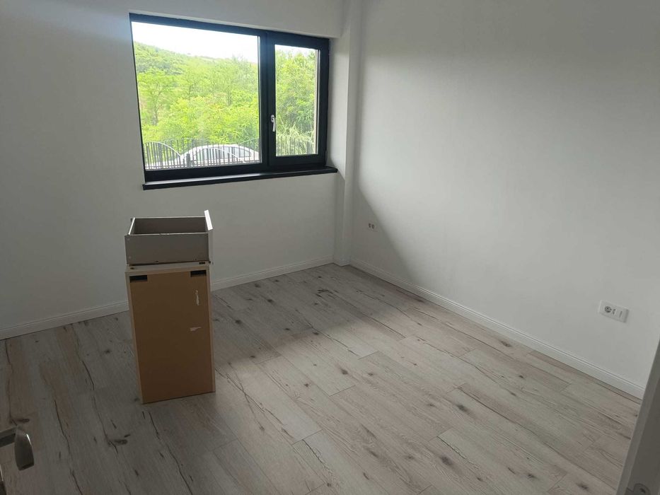 de vanzare apartament cu 3 camere cu gradina si intrare separata langa Freya(Family market)