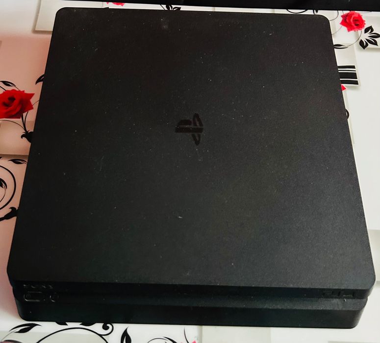 Продавам PlayStation 4