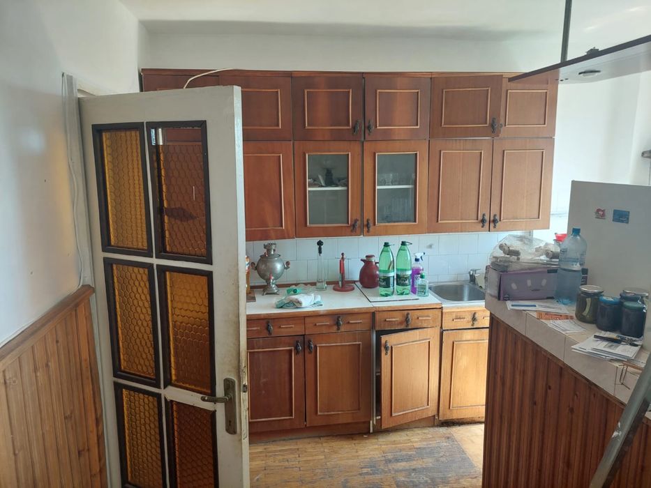 Apartament 3 camere AN etaj 8/8 zona Rogerius