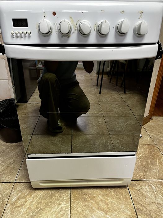 Продам газовую плиту ARISTON