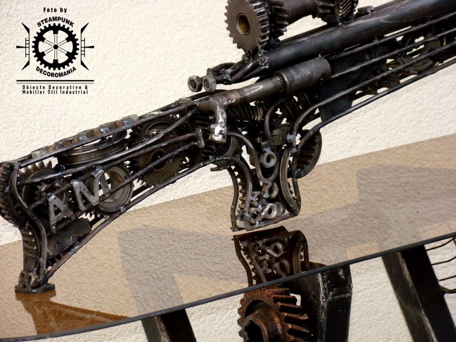 Sculptura fier ARMA DECORATIVA stil industrial,piese reciclate auto